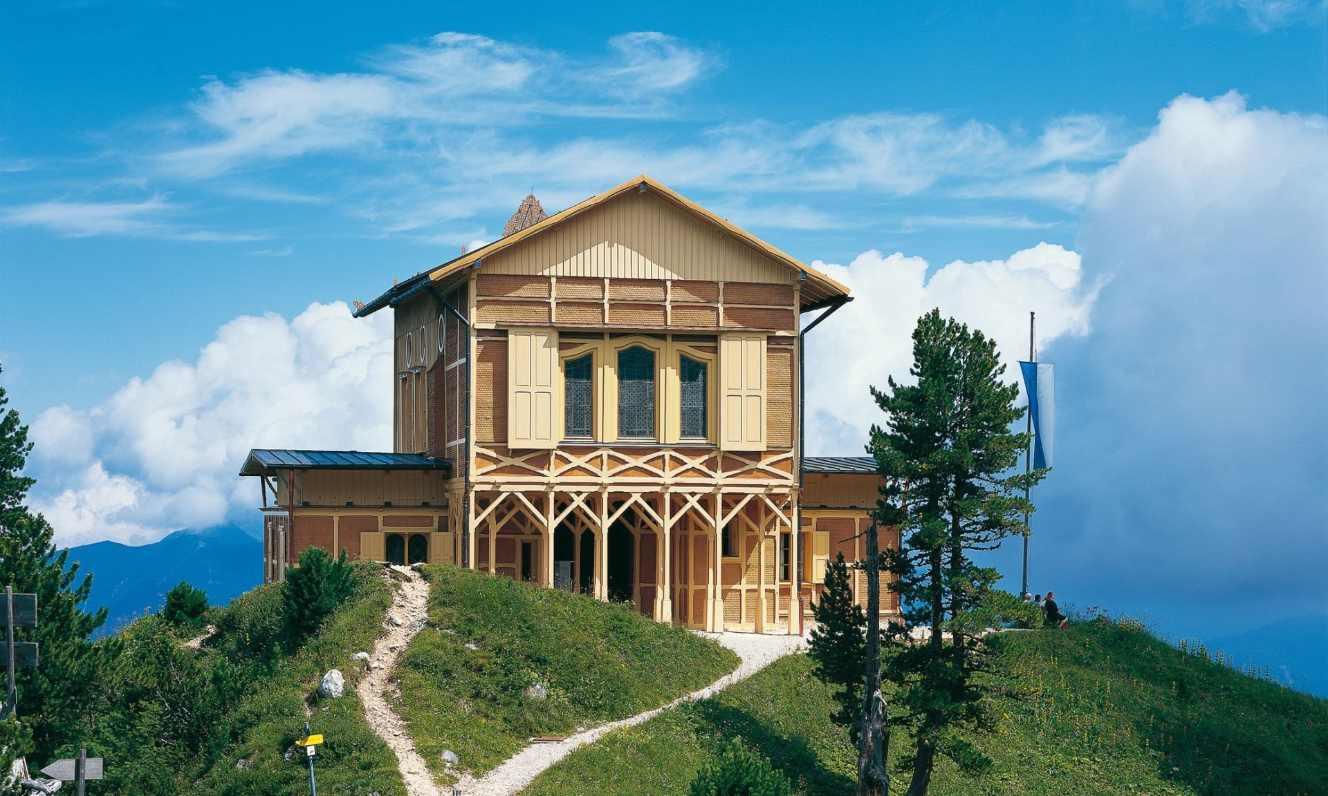 Castle Schachenschloss &ndash; King Ludwig's magic palace from 1001 nights