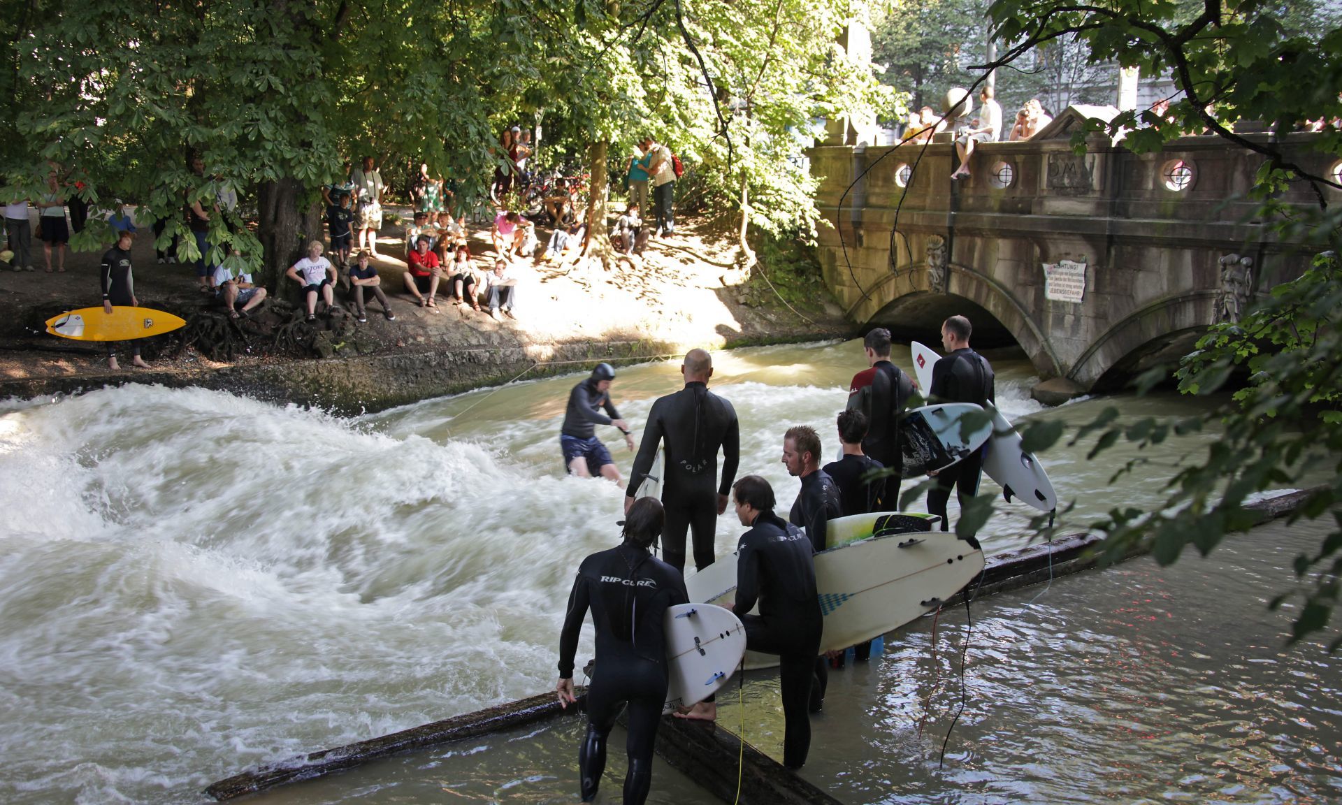 The perfect wave – surfing in the middle of Munich!